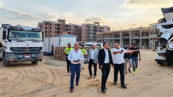 نائب رئيس المجتمعات يراقب تنفيذ مشروعات الإسكان