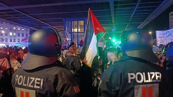الشرطة الألمانية تهاجم متظاهرين مؤيدين لفلسطين