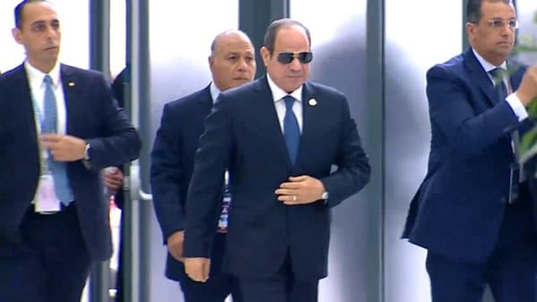 رئيس وزراء ماليزيا يستقبل السيسي في كوالالمبور