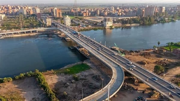 النقل تكشف عن فتحة كوبري الجامعة وصيانة الشركة