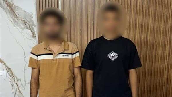 ضبط شخصين يروجان للألعاب النارية عبر الإنترنت
