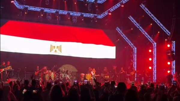 حماقي يدهش الجمهور في أبو ظبي