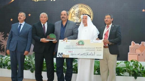 صلاح جميل يفوز بجائزة خليفة للبحث في التمور