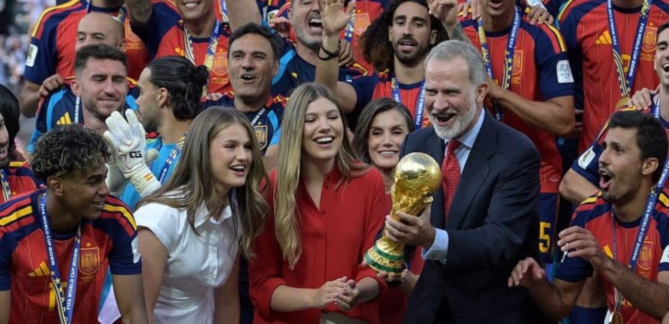 Spanish princesses' 2010 World Cup photo