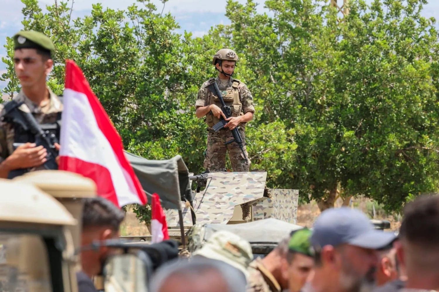 Hezbollah blocks Khamsiya Road via civil mobilization