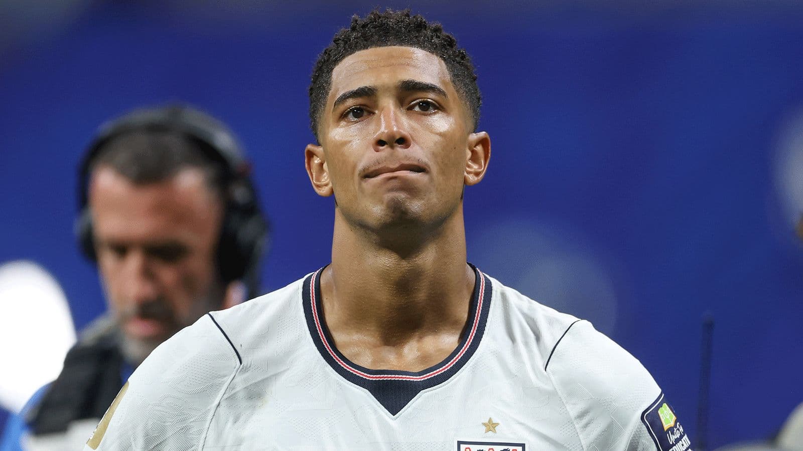 بيلينجهام مهدد بالإيقاف أمام فرنسا بعد تصرفه المثير للجدل مع لاعب الأرجنتين