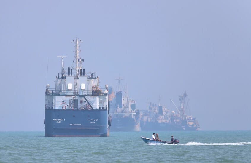 Revolutionary Guard halts 6 ships in Hormuz
