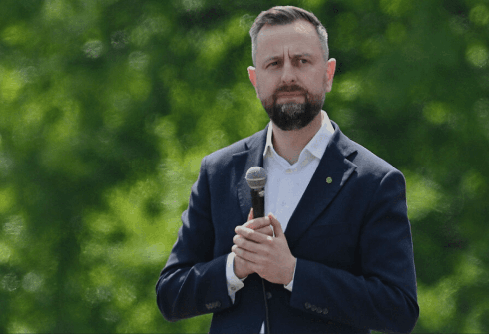 Polish President and Defense Minister Dispute over Patriot Missiles