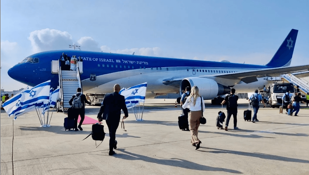 Netanyahu's plane departs for Washington after drone interception