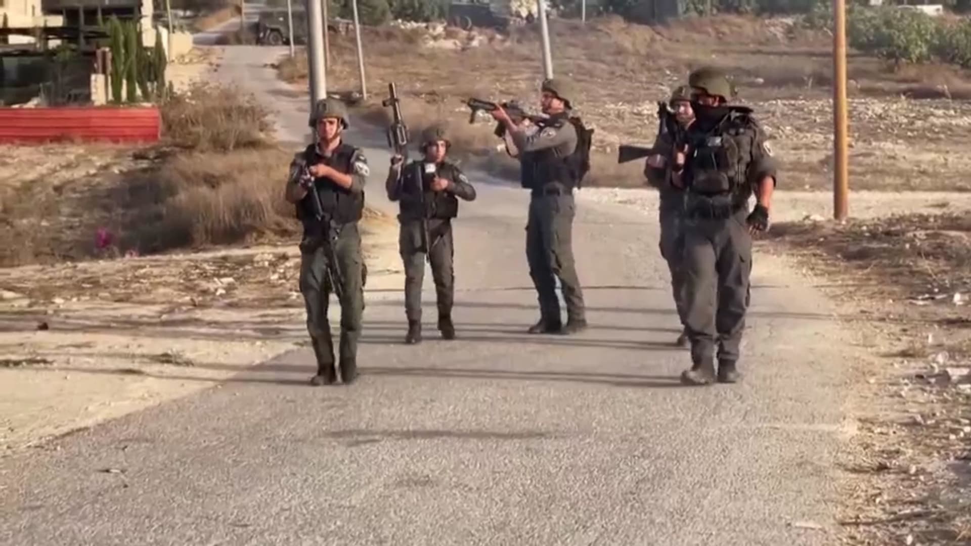 Israeli forces detain Palestinians in West Bank