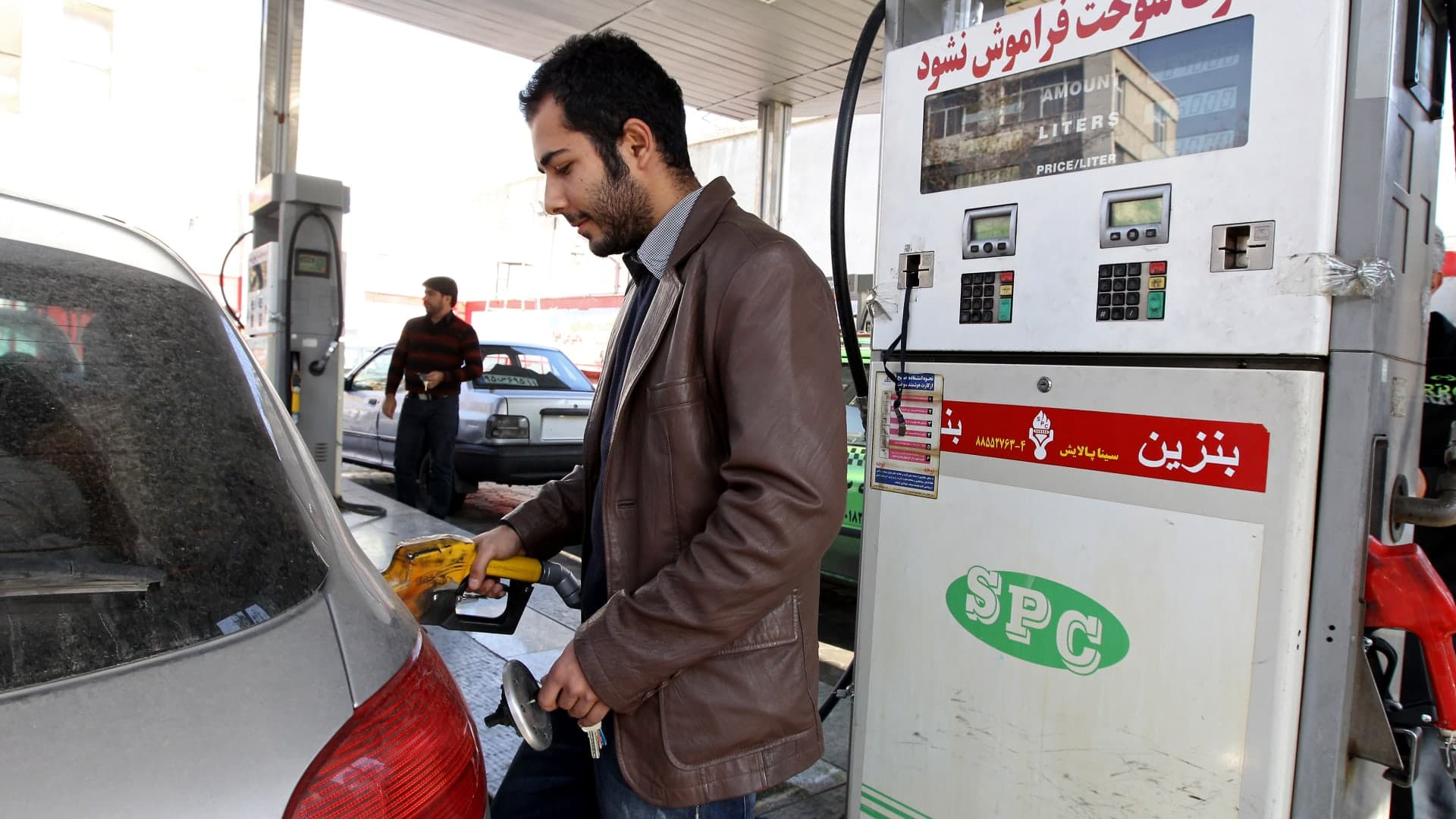 Iran considers hike in gas prices