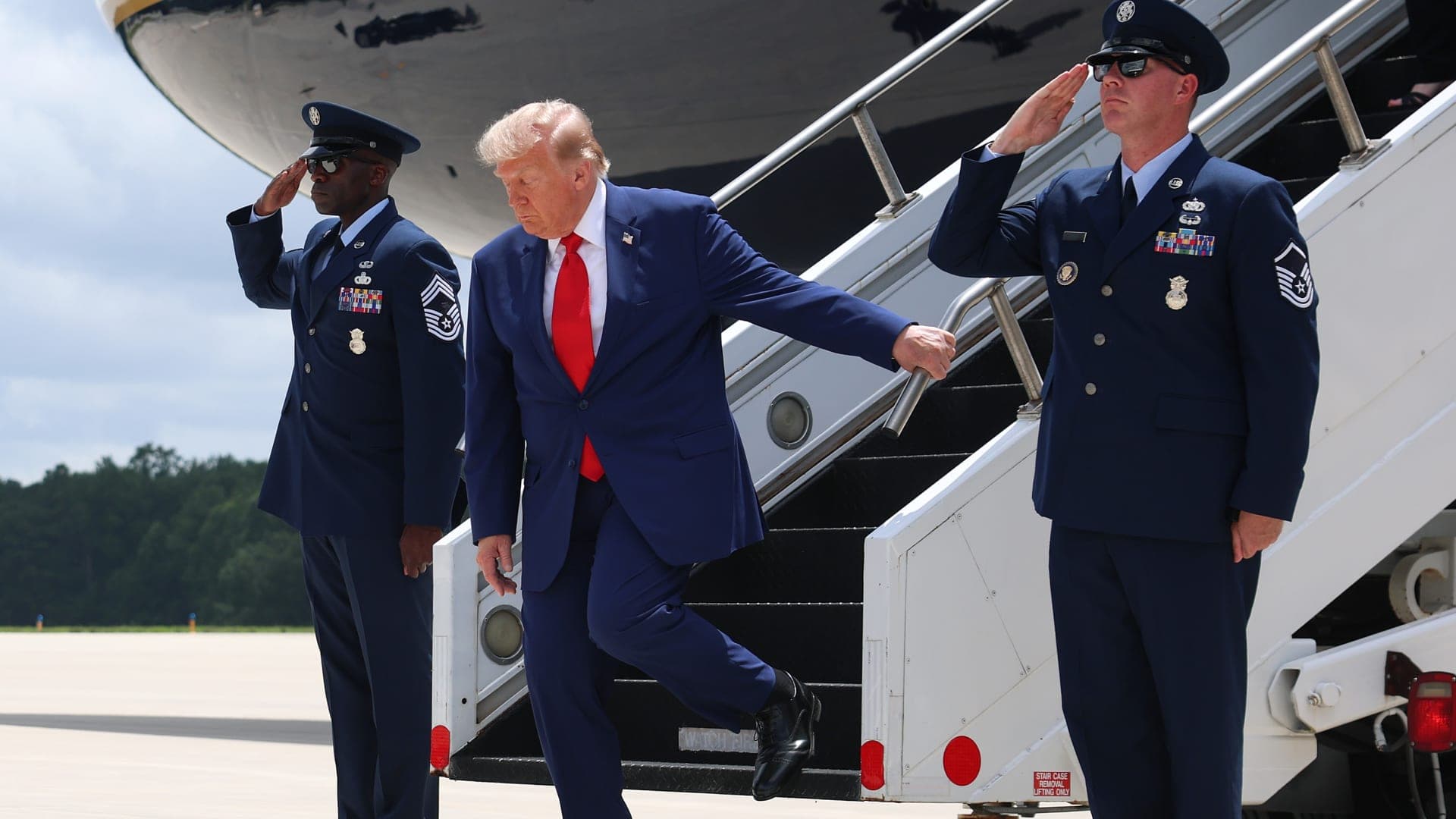 Analysis: Trump's Challenges Grow Over Iran War