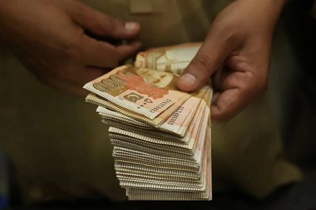 Pakistan requests $10B US aid for currency stability