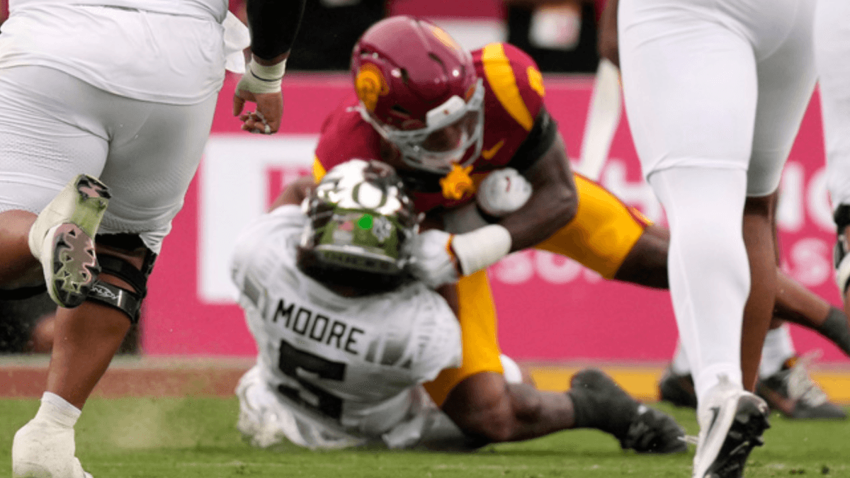 Oregon reports positive Dante Moore update after USC linebacker’s late hit