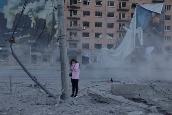 Russian strike ignites Kyiv fires