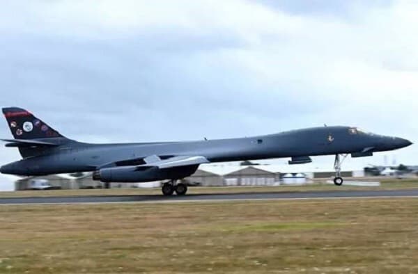 U.S. B-1 bomber targets Guards