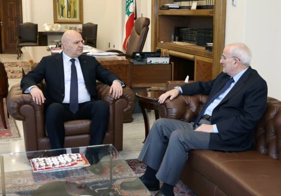 President Aoun reviews army deployment plans