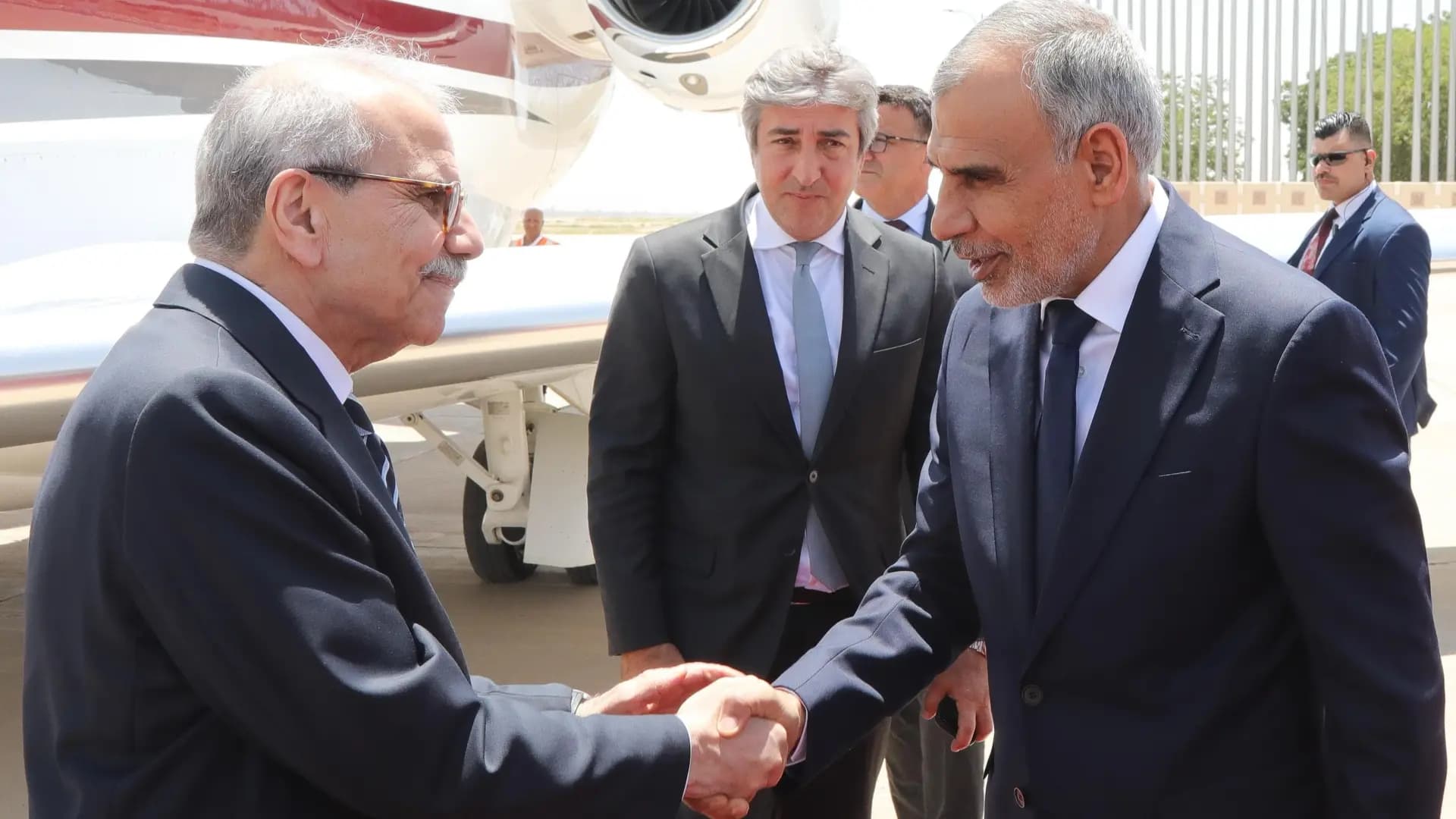 Iraqi PM welcomes Lebanese PM in Baghdad