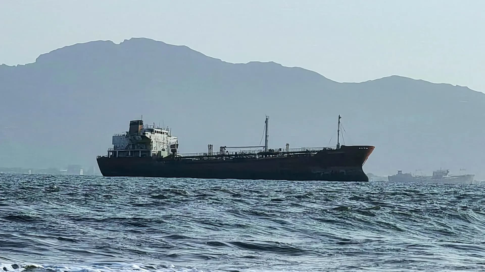 Somali Pirates Hijack Yemen Ship