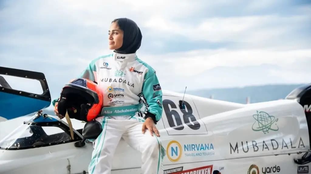 Emirati Alya Abdul Salaam in F4 boat race Italy