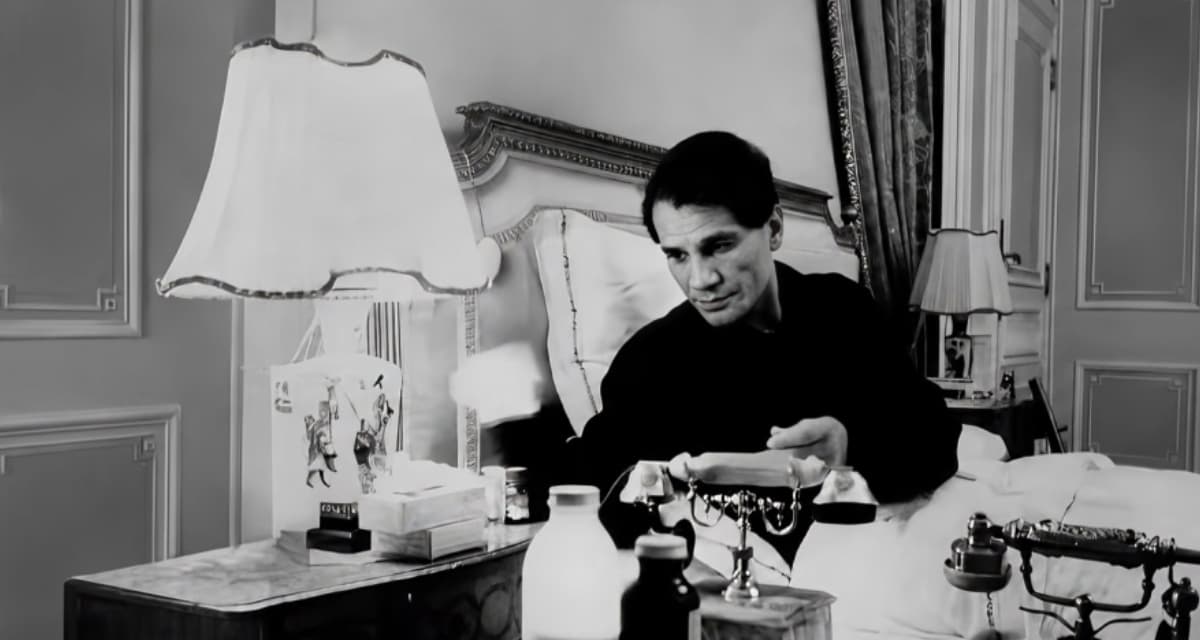 Abdel Halim Hafez's relative uncovers bed mark origin