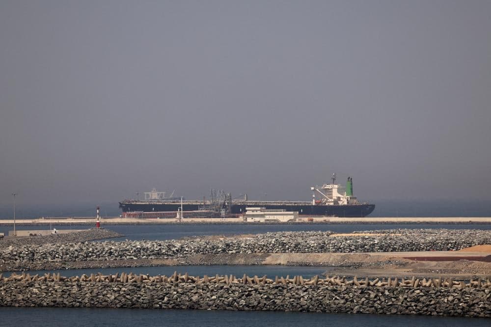 Trump warns Iran on Strait attacks