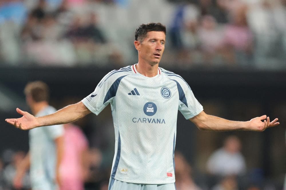 Suárez hampers Lewandowski debut