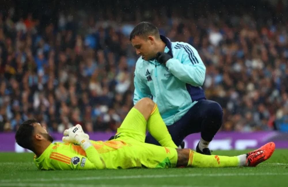 Goalkeeper injury risks team by playing with ten