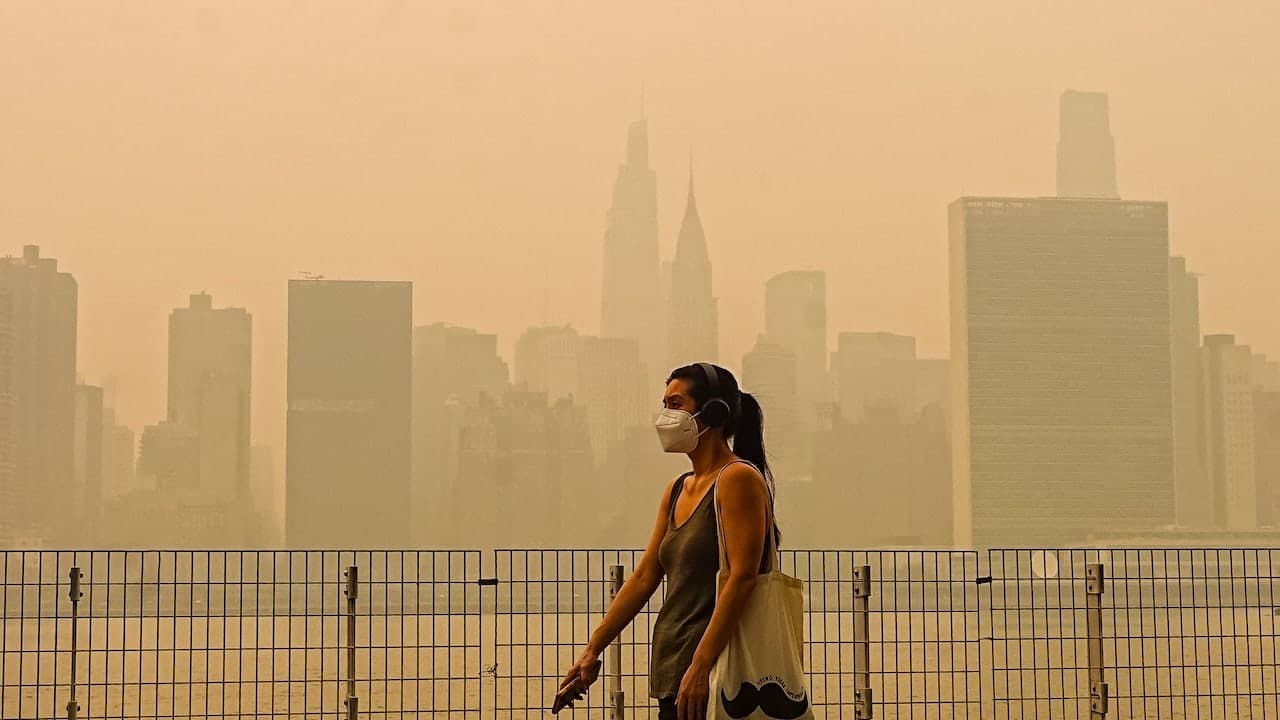 Wildfire Smoke Invasion Affects Over 20 States, Doctors Warn Who Is Most at Risk
