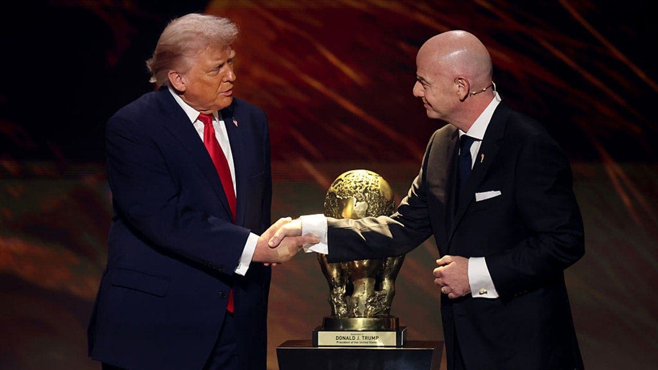 مذيع كأس العالم على Fox يقول إن ظهور ترامب في النهائي هو "شيء ممتع وفريد" رغم احتمال ردود الفعل السلبية