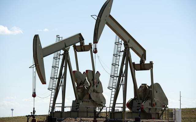 Oil rises 4% as Washington questions Iran talks