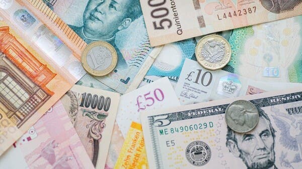 Dollar climbs on bond yields and inflation fears