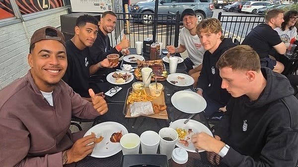 England Players' Lunch at the "Gas Station" After Argentina's Loss