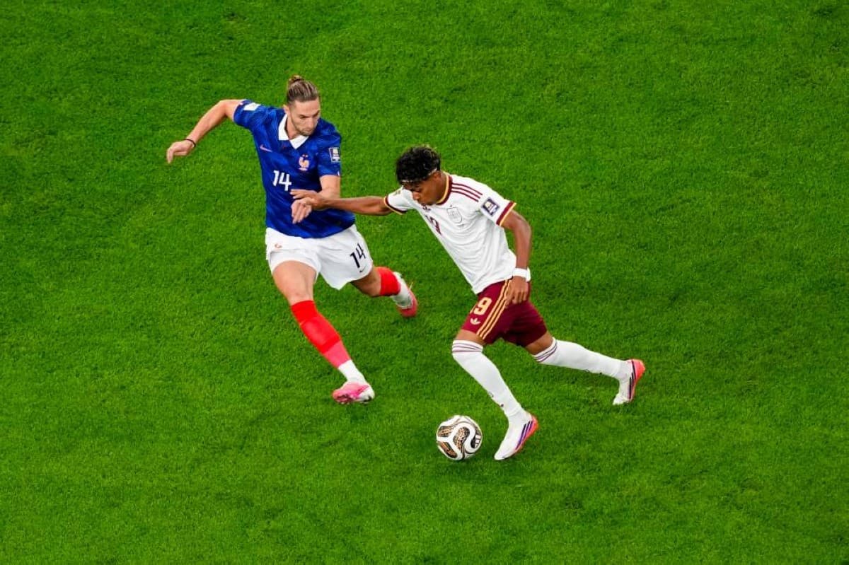 Messi and Yamal Lead Race for 2026 Ballon d'Or Ahead of World Cup Final
