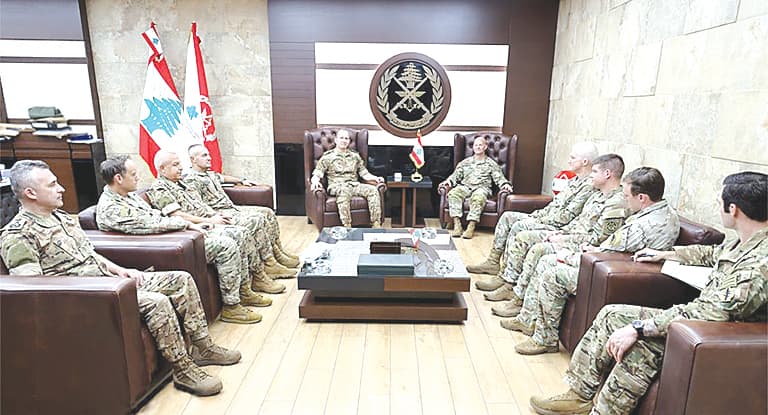 Army commander meets American general